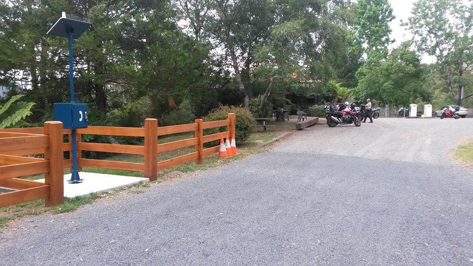 Oxley-Hwy-satellite-phone